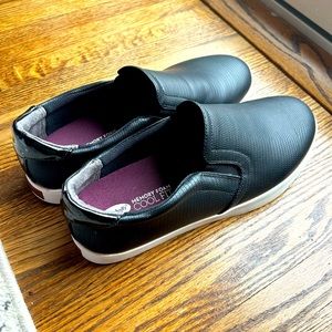 Dr. Scholls Black Madison Slip On Sneaker. Size 9W. Wide width. Great Condition.